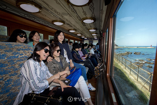  中韩人力网小编君推荐：一览东海岸美景的江陵海洋列车