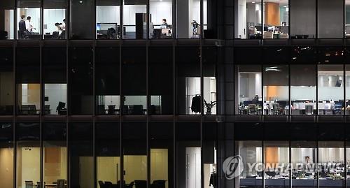 韩国企业上班族平均每周加班3.6次,月加班53小时