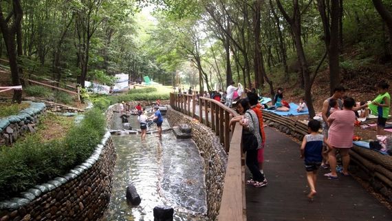 韩国夏季旅游:带你玩转仁川五大免费水上乐园--张水山溪谷水上乐园。  --中韩人力网