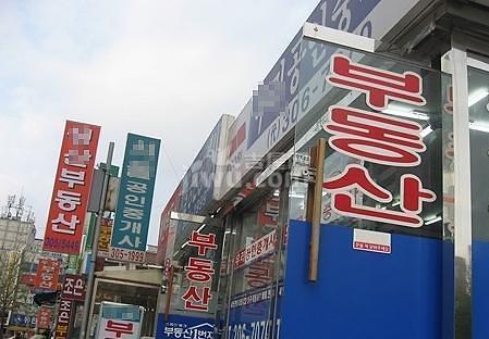 韩国房地产业及房产租赁业出现负增长。  --- 中韩人力网 