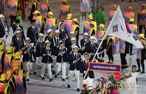 当地时间5日，在位于巴西里约热内卢的马拉卡纳体育场，由204名奥运健儿等333人组成的韩国代表团正在入场。（中韩人力网）