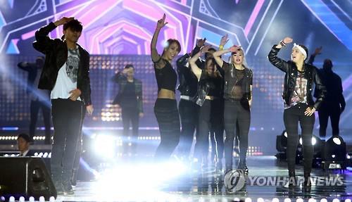2016K-pop世界庆典在庆尚南道昌源体育场举行。 ---  中韩人力网