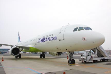 釜山航空空客A321-200客机。--- 中韩人力网