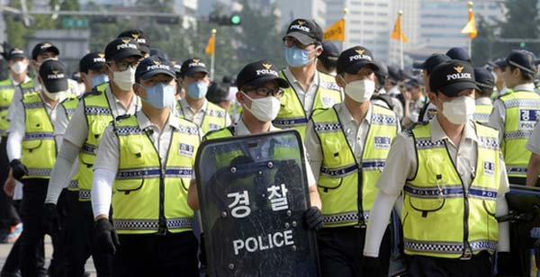 韩国警察厅出动警力，严打在韩国非法滞留外国人。 ---- 中韩人力网