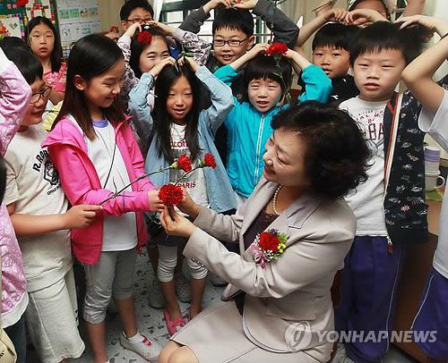 韩国教师就业机会:5年增1.6万名幼儿园和中小学教师。--- 中韩人力网