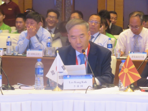 韩国驻西安总领事李康国出席丝绸之路商务合作圆桌会。---中韩人力网
