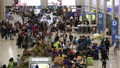 据韩国法务部统计：中国游客5月份访韩小幅回升。--- 中韩人力网