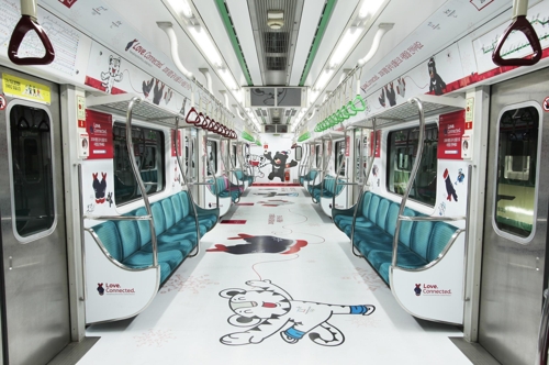 奥运主题列车内部。--- 中韩人力网