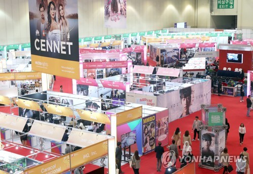 5月9日，在釜山会展中心，2018年釜山内容市场展出世界各地的影视作品。韩国2017年文化产业出口同比增14.7%,电影产业略降。----- 中韩人力网