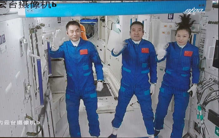 ‘우주택배’ 도착! 쓰촨 출신 우주비행사 위한 ‘죽순’——中韩人力网