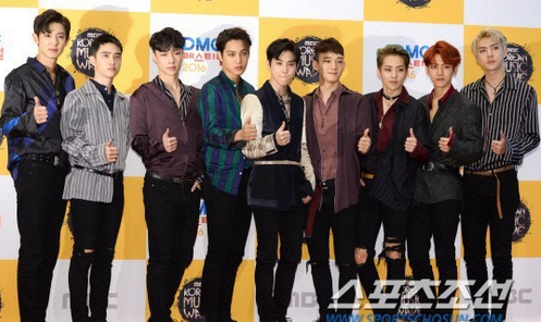  [EXO-TWICE摘得Gaon年榜1位! “专辑King&音源Queen~”]13日根据韩国音乐Contents产业协会公开发表的“2016年Gaon Chart年度结算”数据显示,EXO-TWICE分别摘得专辑部门-音源部门年榜1位.其中EXO正规3辑《EX’ACT》以114万张的销量成为2016年最畅销专辑