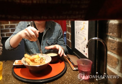 调查：近六成韩国成年人日食两餐
