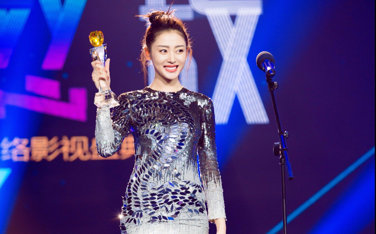 张天爱留学学设计却获韩国导演赏识