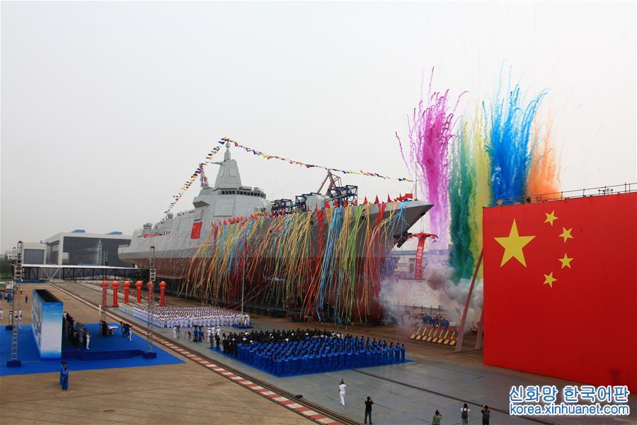 （图文互动）我国新型万吨级驱逐舰首舰下水