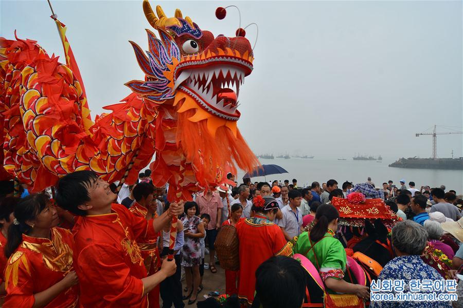 #（社会）（1）山东日照：渔民祭海祈福