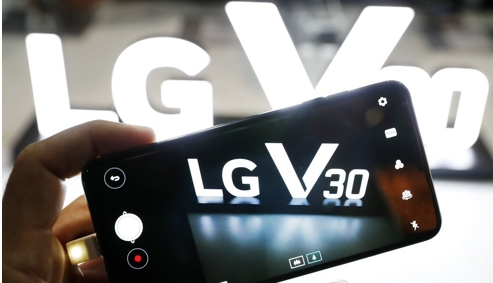 在华韩企招聘网获悉，三星Note 8 和LG V30今在预售市场较量
