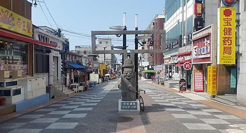 济州“保健路” 现因中国游客匮乏将再度更名。---- 中韩人力网