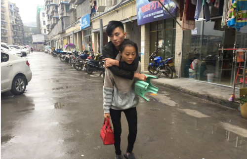 다리를 잃었지만 참사랑을 만났다