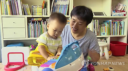 韩国奶爸的超级待遇:休育儿假还享受养育津贴。---- 中韩人力网