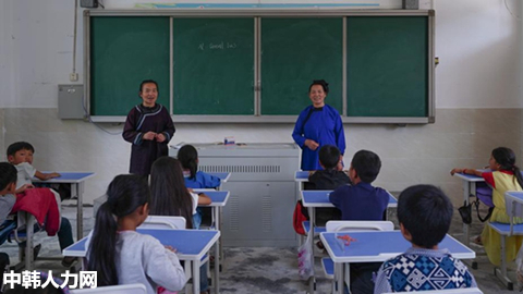 中 구이저우서 43년간 동족 대가 전수해온 무형문화재 계승자——中韩人力网