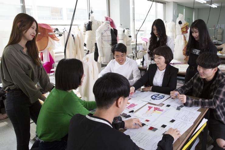 人靠衣装马靠鞍—庆一大学—服装设计专业