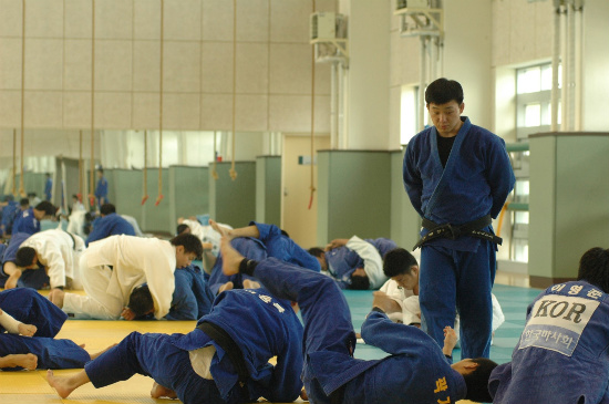 韩国柔道传统的专业竞技指导人性和力量——柔道专业