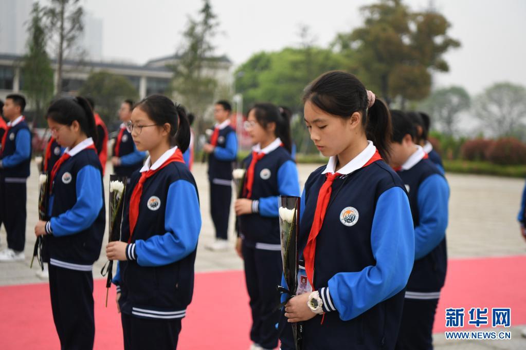 후난 창사, 칭밍제 앞두고 열사 추모 의식 열려——中韩人力网