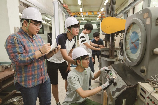 培养“一毕业就上岗”作为教学宗旨——土木系——韩国留学申请中心网